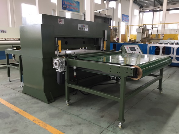 XYJ－3/120、150 偽裝布整板自動(dòng)送料裁斷機(jī)