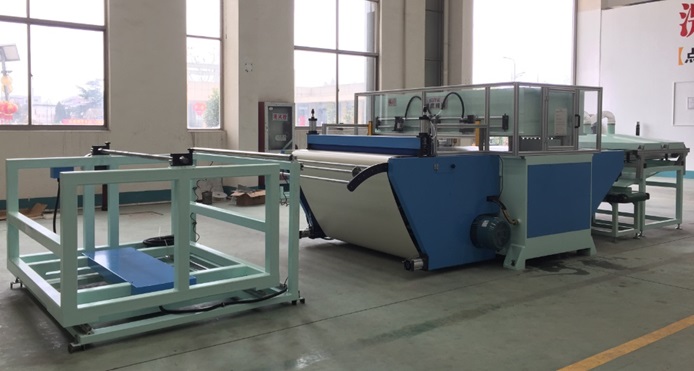 XYJ－3/100 汽車腳墊輸送帶輥式送料自動(dòng)裁斷機(jī)